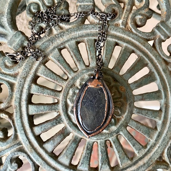 Snake bone and labradorite necklace - Picture 6 of 6